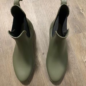 Hunter green rain booties